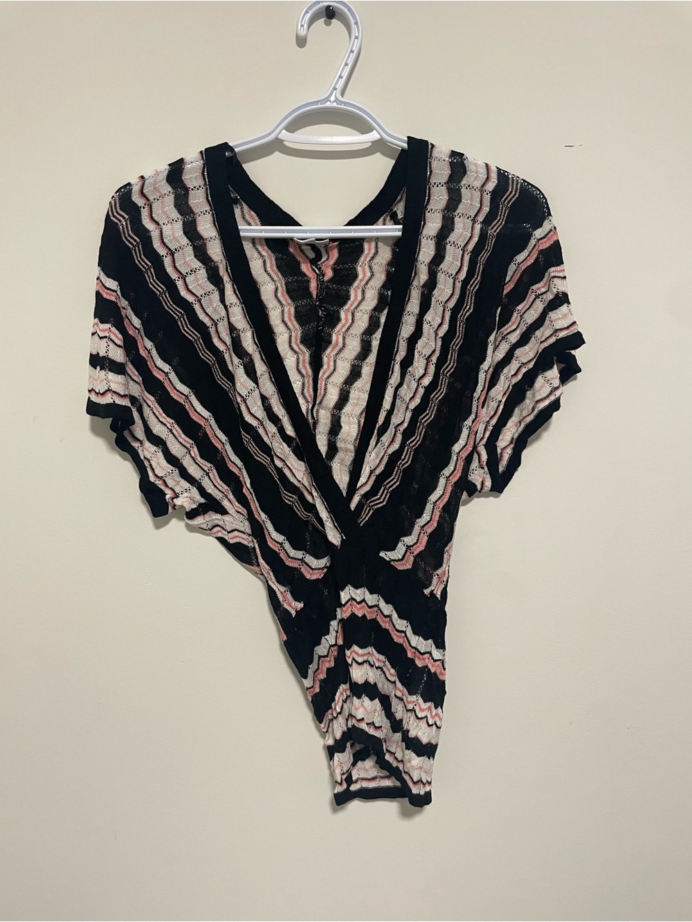 123 Suzy Shier Black, Cream & Pink Lace-Trim Knit Top